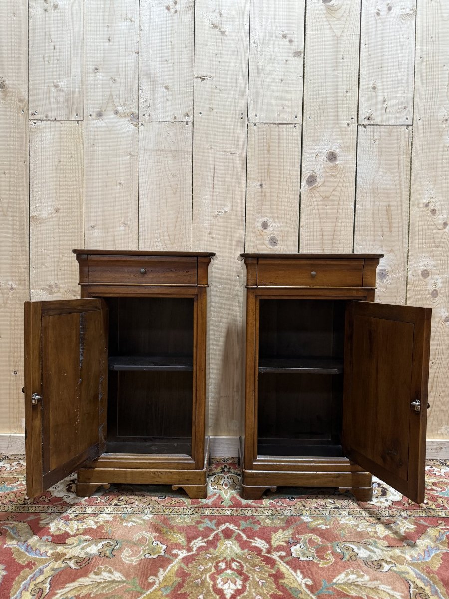 Paire de tables de chevets de style Louis Philippe en noyer-photo-2