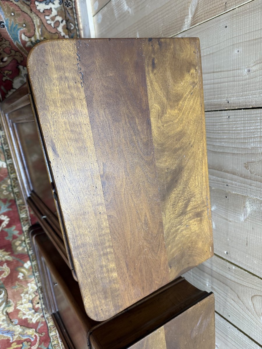 Paire de tables de chevets de style Louis Philippe en noyer-photo-1