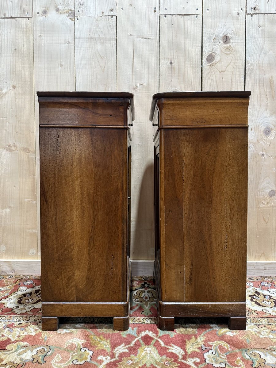 Paire de tables de chevets de style Louis Philippe en noyer-photo-3
