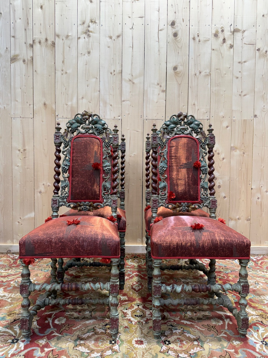 Suite de 4 chaises style Haute Époque 