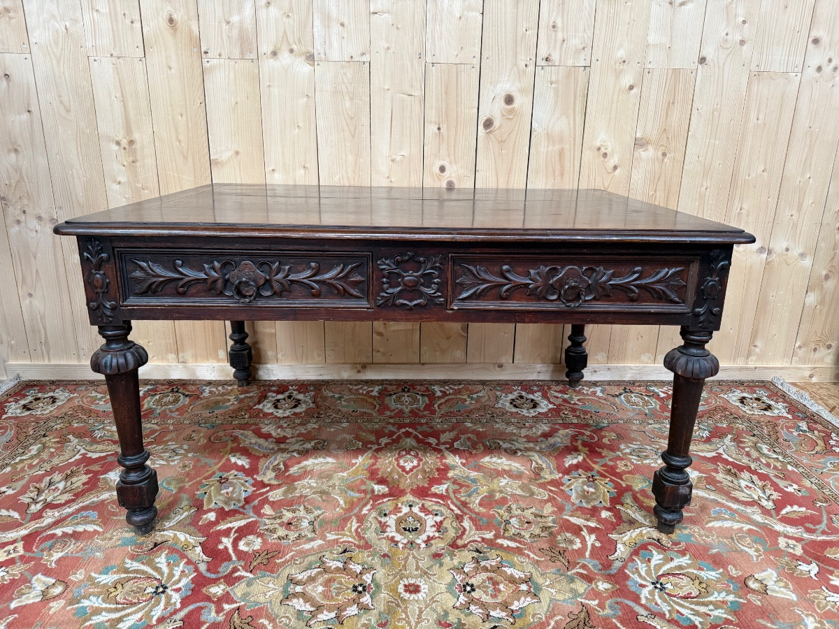 Grande table de milieu de style Louis XIII en sapin 