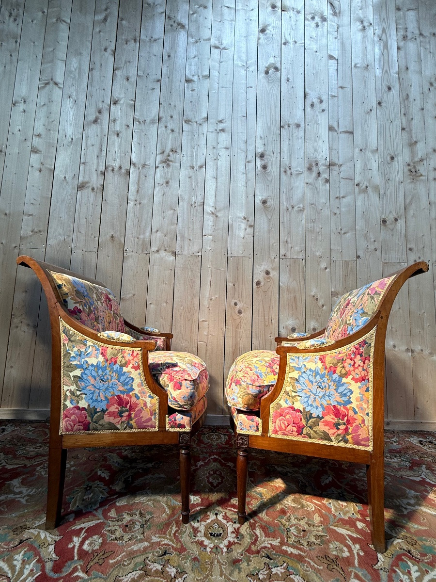 Paire de fauteuils - bergères de style Louis XVI -photo-3