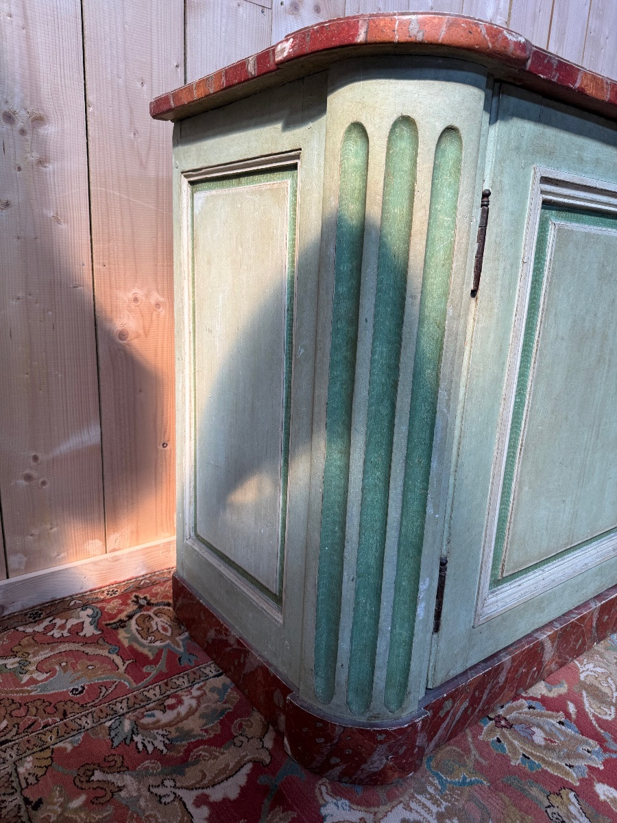 Buffet à plinthe Louis XIV style "Chasse" en bois et faux marbre -photo-4