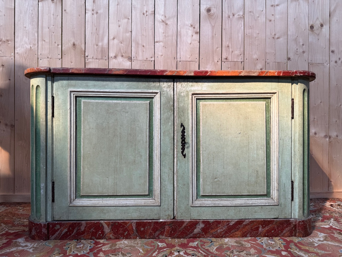 Buffet à plinthe Louis XIV style "Chasse" en bois et faux marbre 