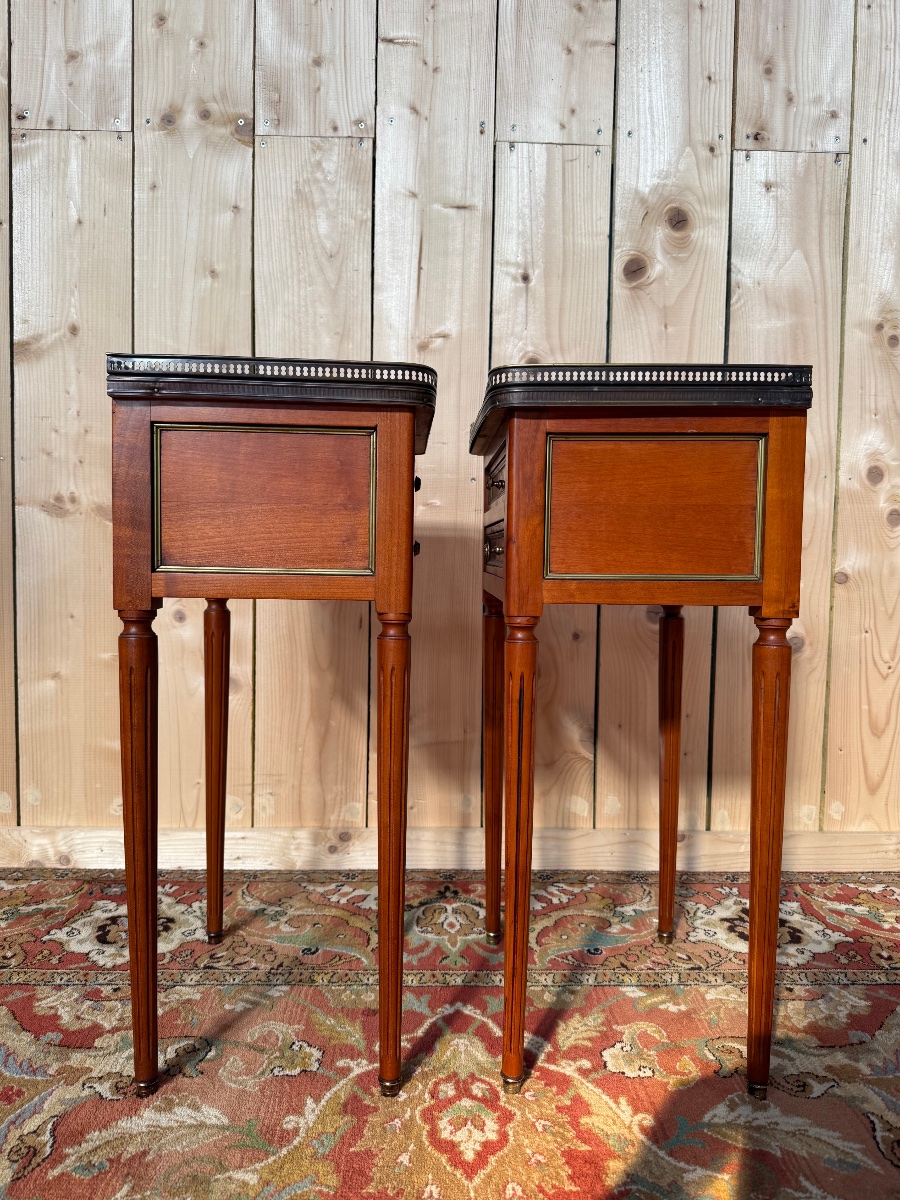 Paire de tables de chevets de style Louis XVI en merisier et marbre -photo-3