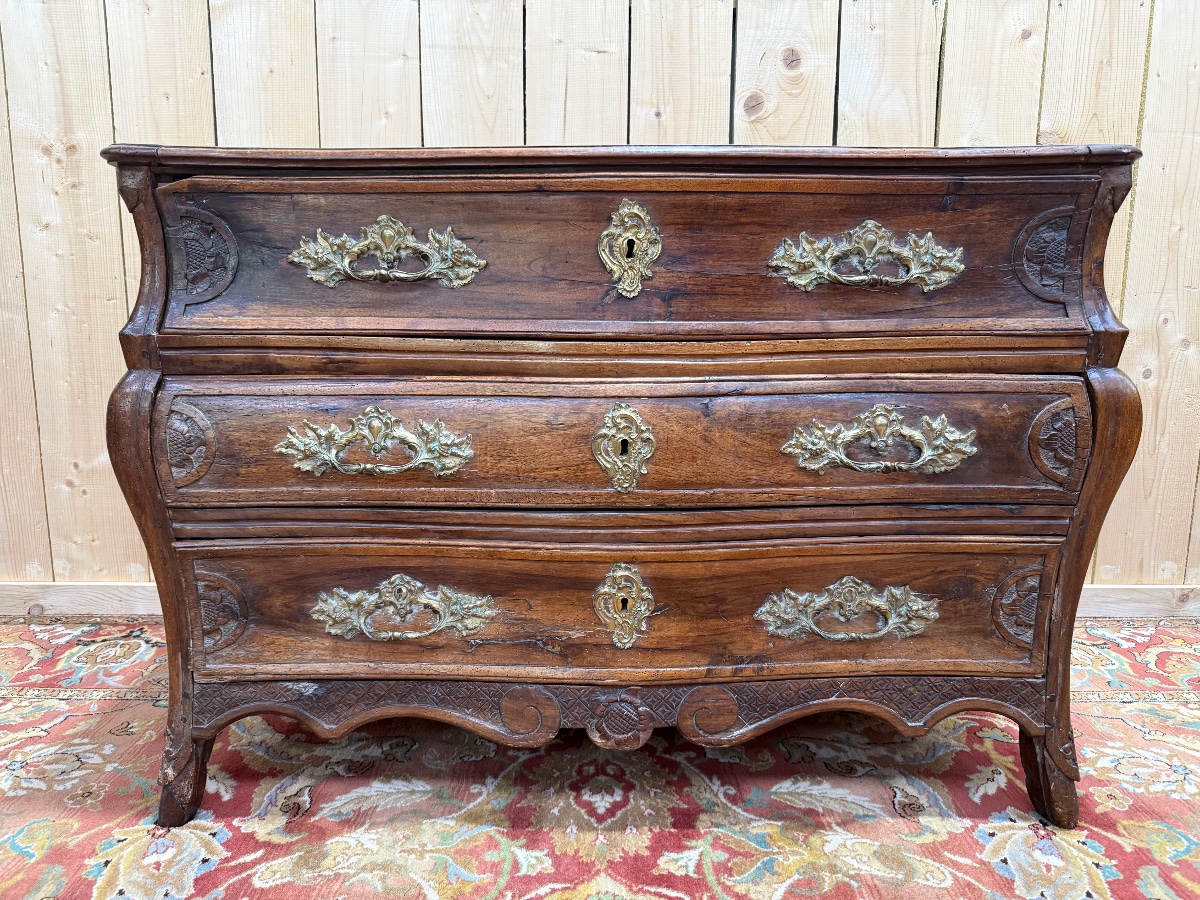 Commode d'époque Régence en noyer 
