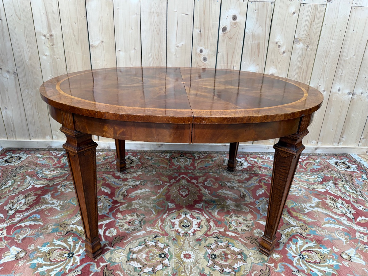 Table de salle à manger ovale de style Louis XVI
