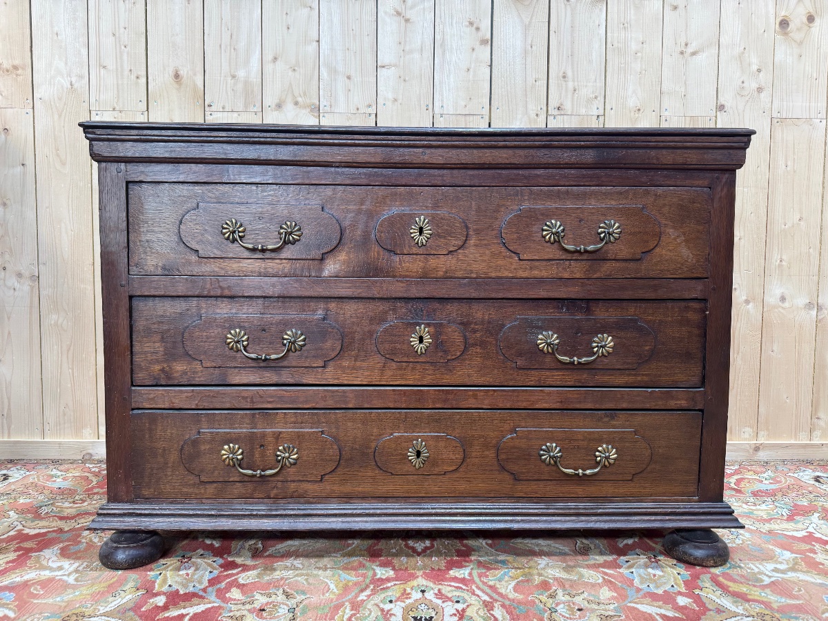 Commode en chêne massif 18eme dans l'esprit Louis XIII