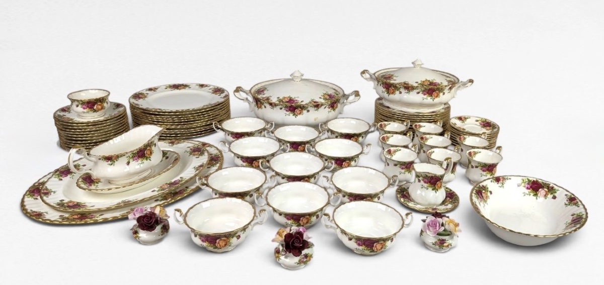 Royal Albert 77-piece Glazed Porcelain Dinner Service -photo-2