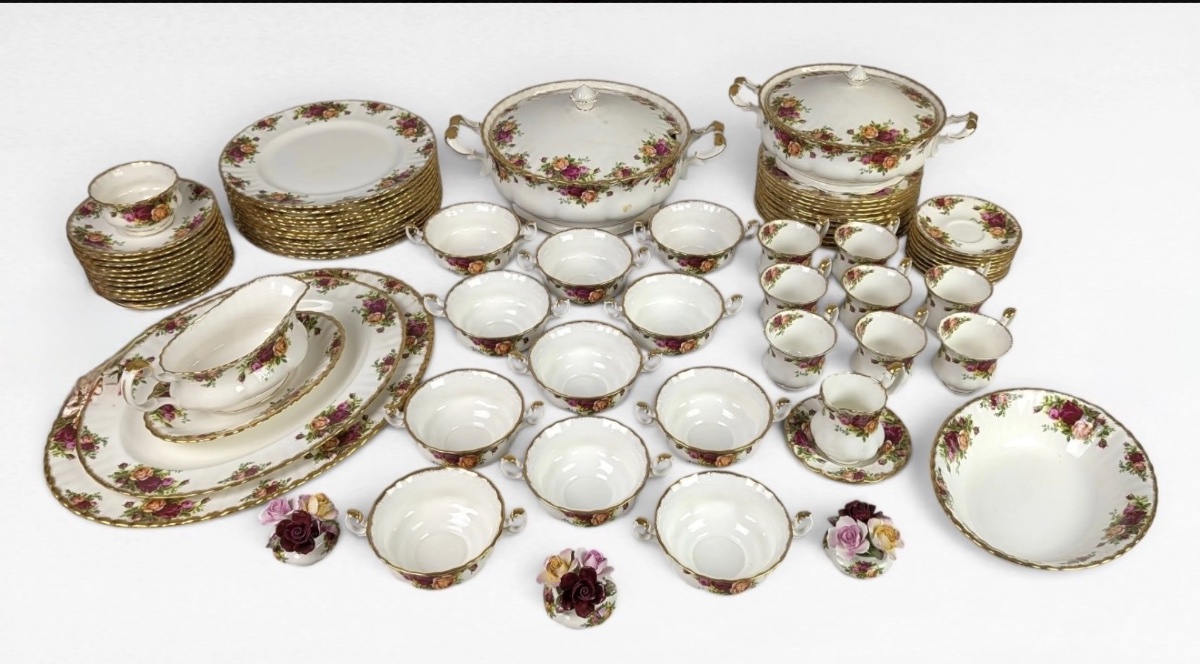 Royal Albert 77-piece Glazed Porcelain Dinner Service -photo-3