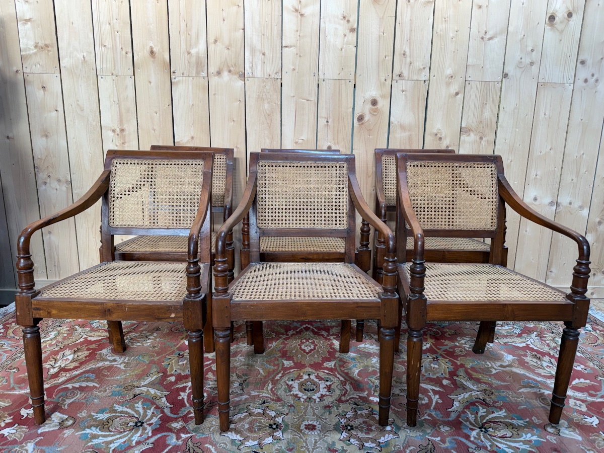 Suite de 6 fauteuils de style colonial anglais en cannage 