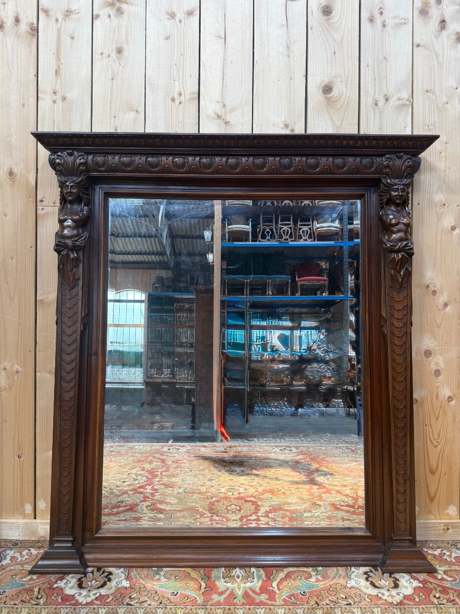 Grand miroir de style néo Renaissance / Baroque en noyer 