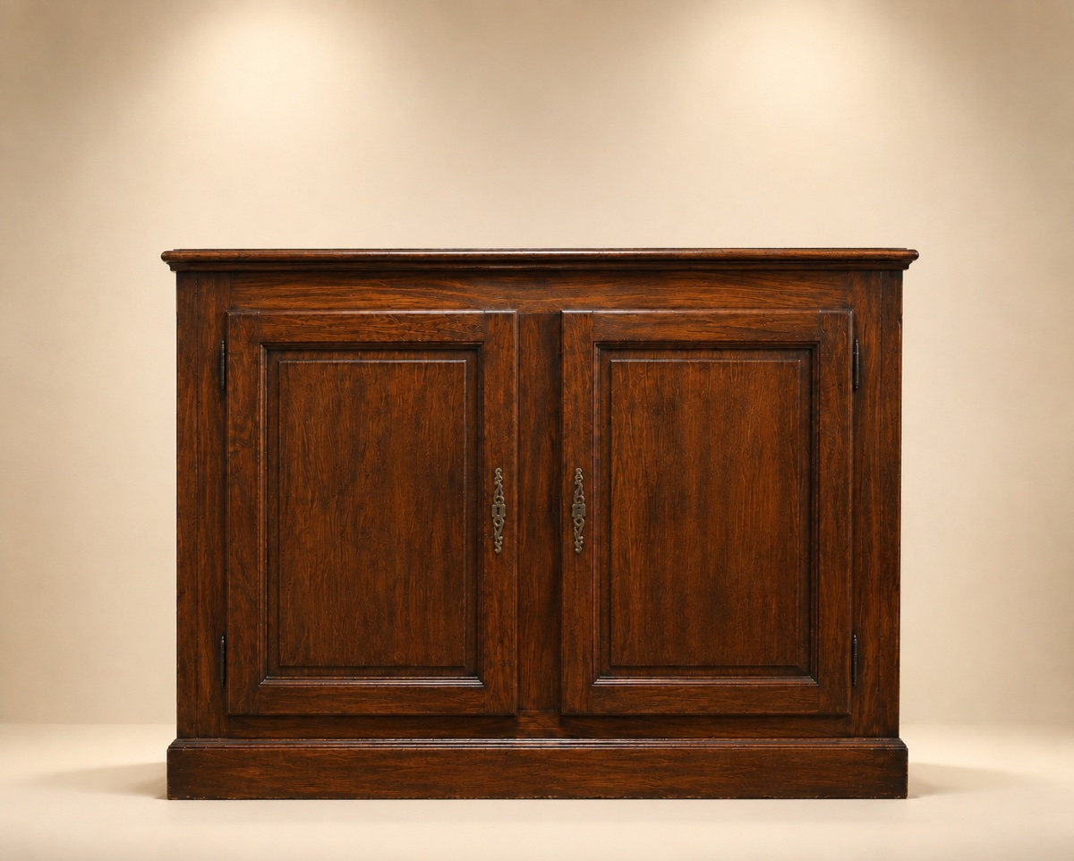 Buffet à plinthe de style Louis XIV -  Meuble de métier en chêne 