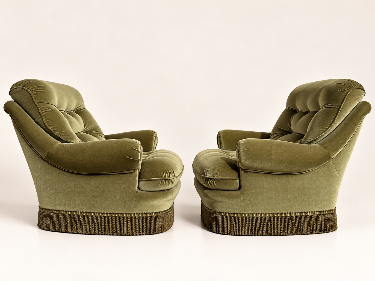 Pair Of English "crapaud" Style Armchairs In Green Velvet-photo-2