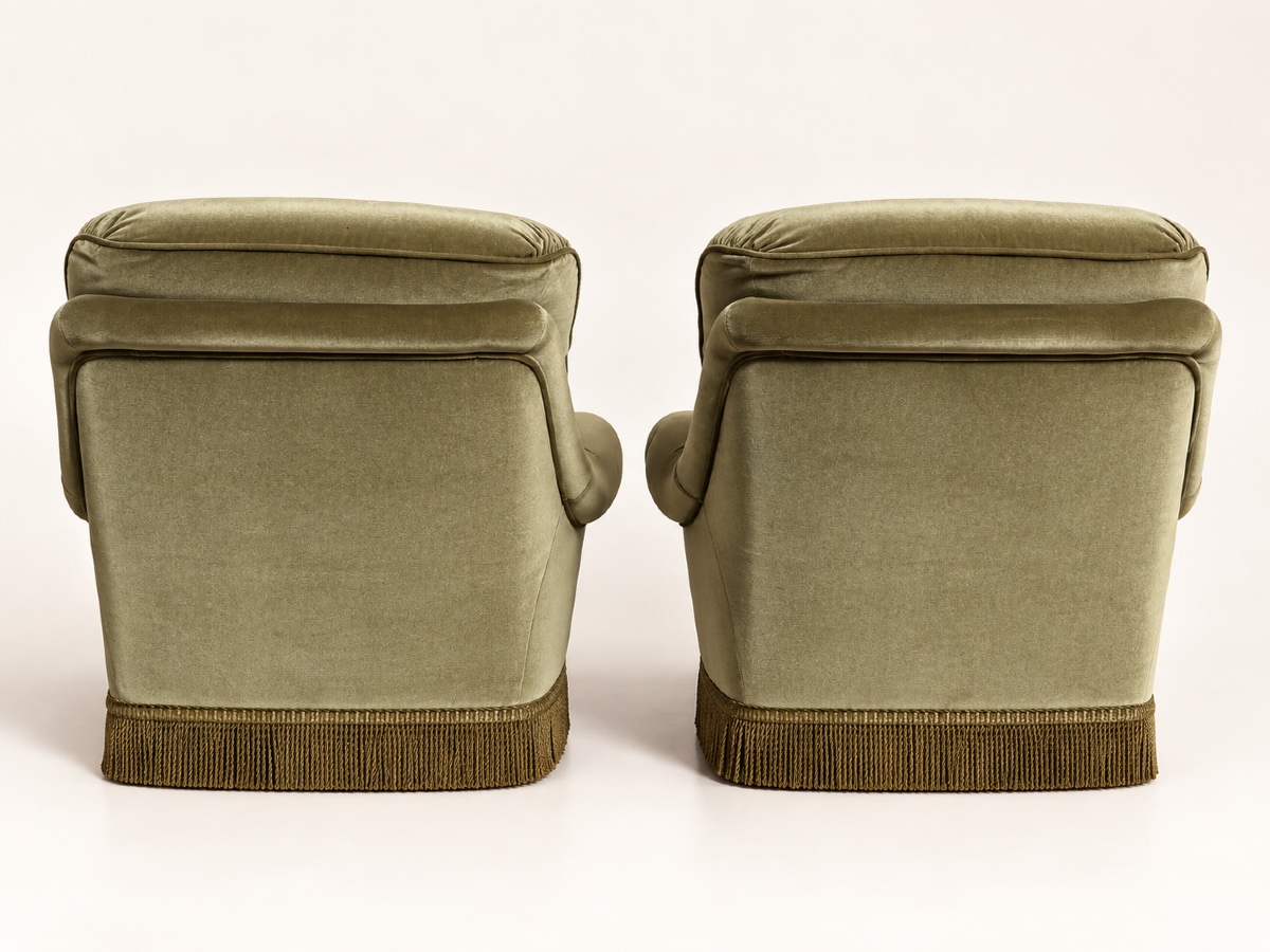 Pair Of English "crapaud" Style Armchairs In Green Velvet-photo-1