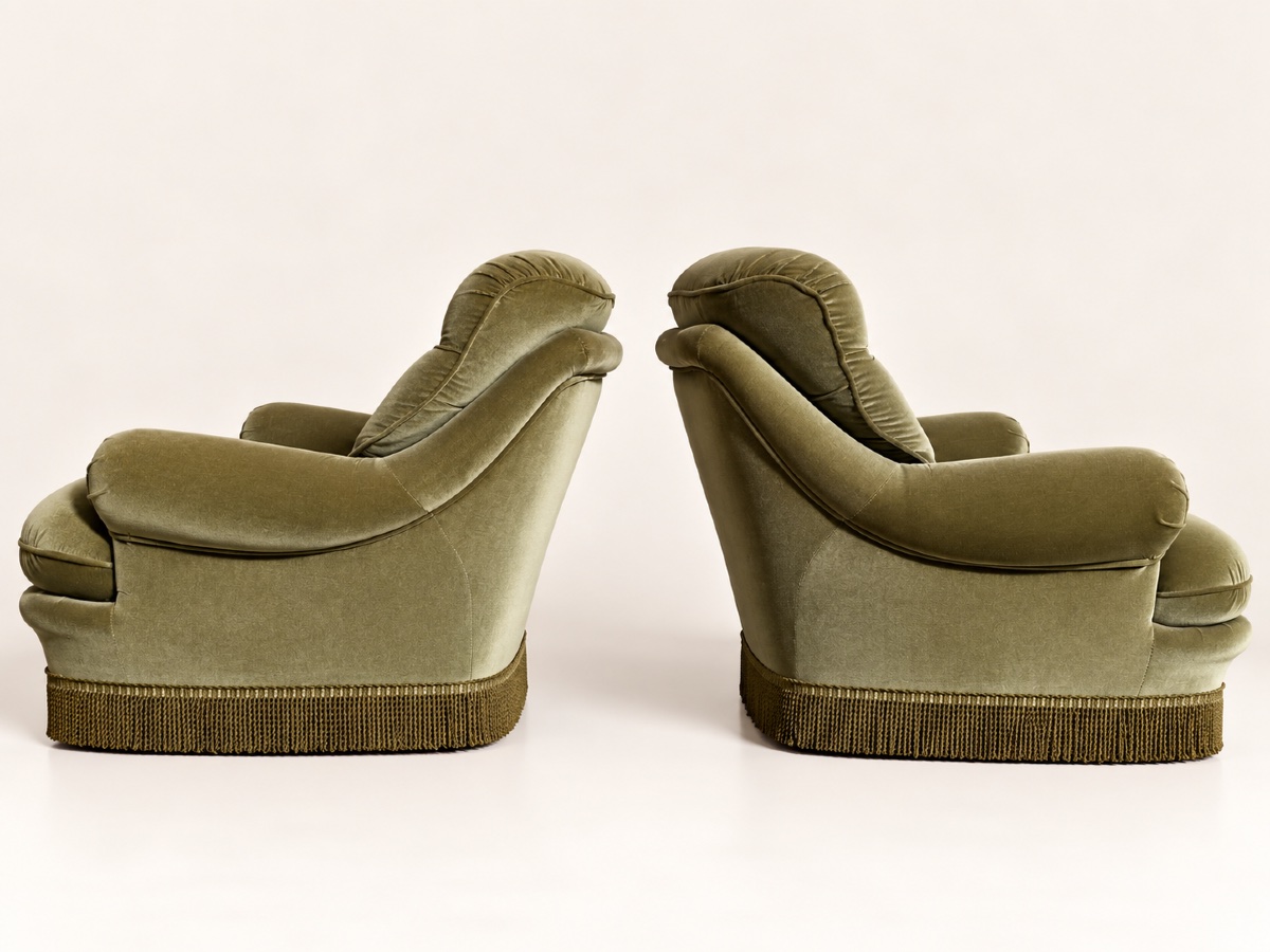 Pair Of English "crapaud" Style Armchairs In Green Velvet-photo-2