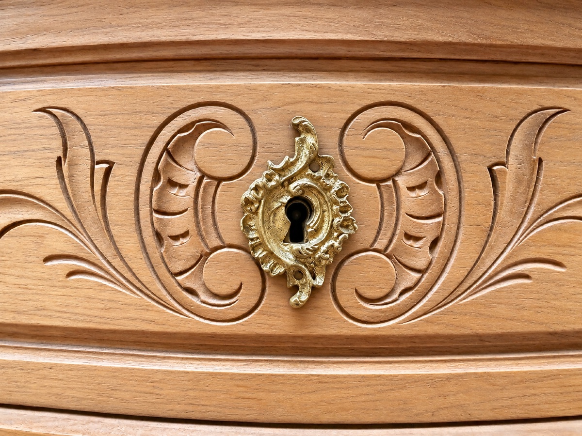 Louis XV-style Rocaille Chest Of Drawers In Carved Walnut-photo-5