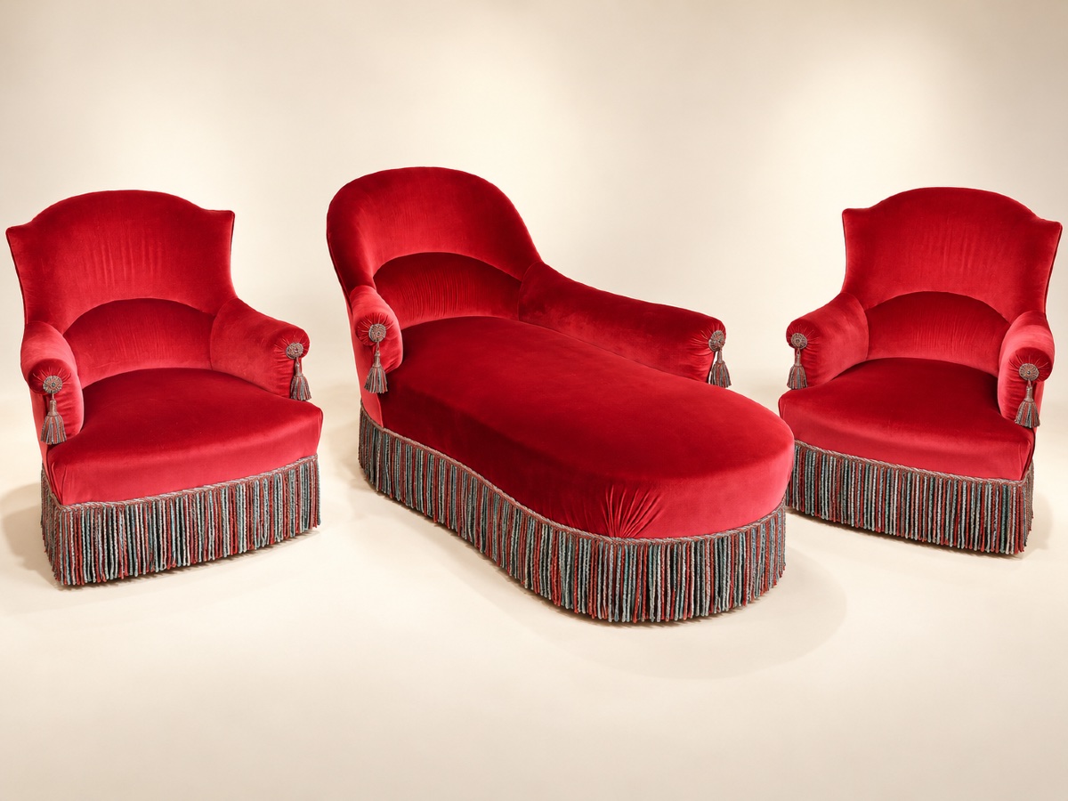 Pair Of Napoleon III-era "crapaud" Armchairs And A Chaise Longue