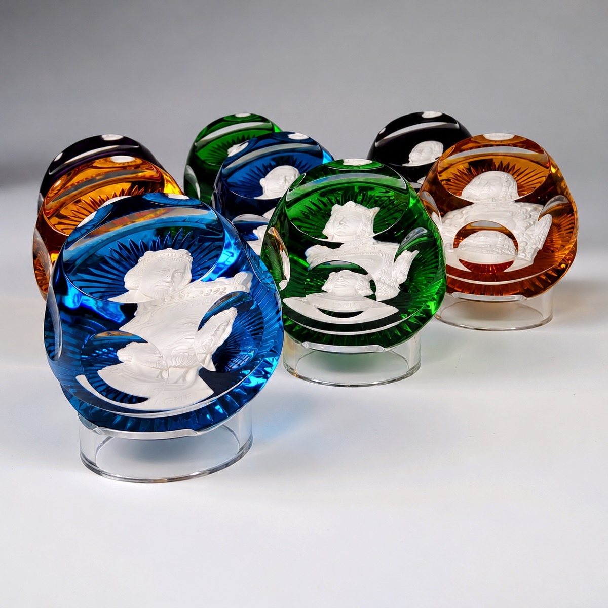 Baccarat Paperweight Featuring Historical Figures -photo-1