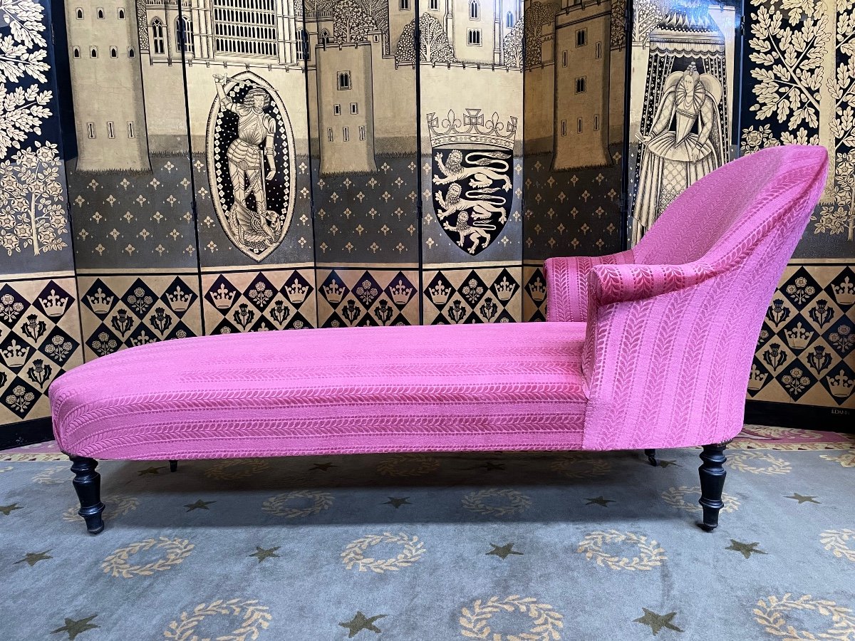 Crapaud Napoleon III Pink Velvet Daybed