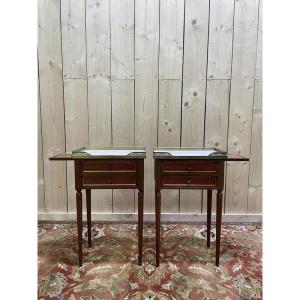 Paire de tables de chevets style Louis XVI avec tirette