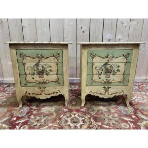 Paire de chevets en bois peint de style Louis XV