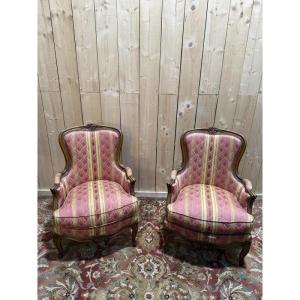 Paire de fauteuils - bergères de style Louis XV en soierie 