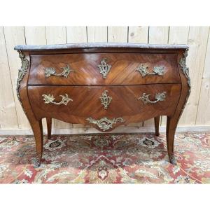 Commode sauteuse de style Louis XV en marqueterie 