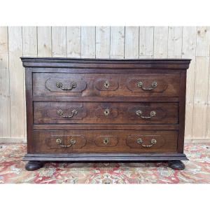 Commode en chêne massif 18eme dans l'esprit Louis XIII