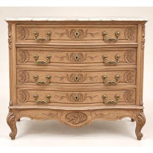Louis XV-style Rocaille Chest Of Drawers In Carved Walnut