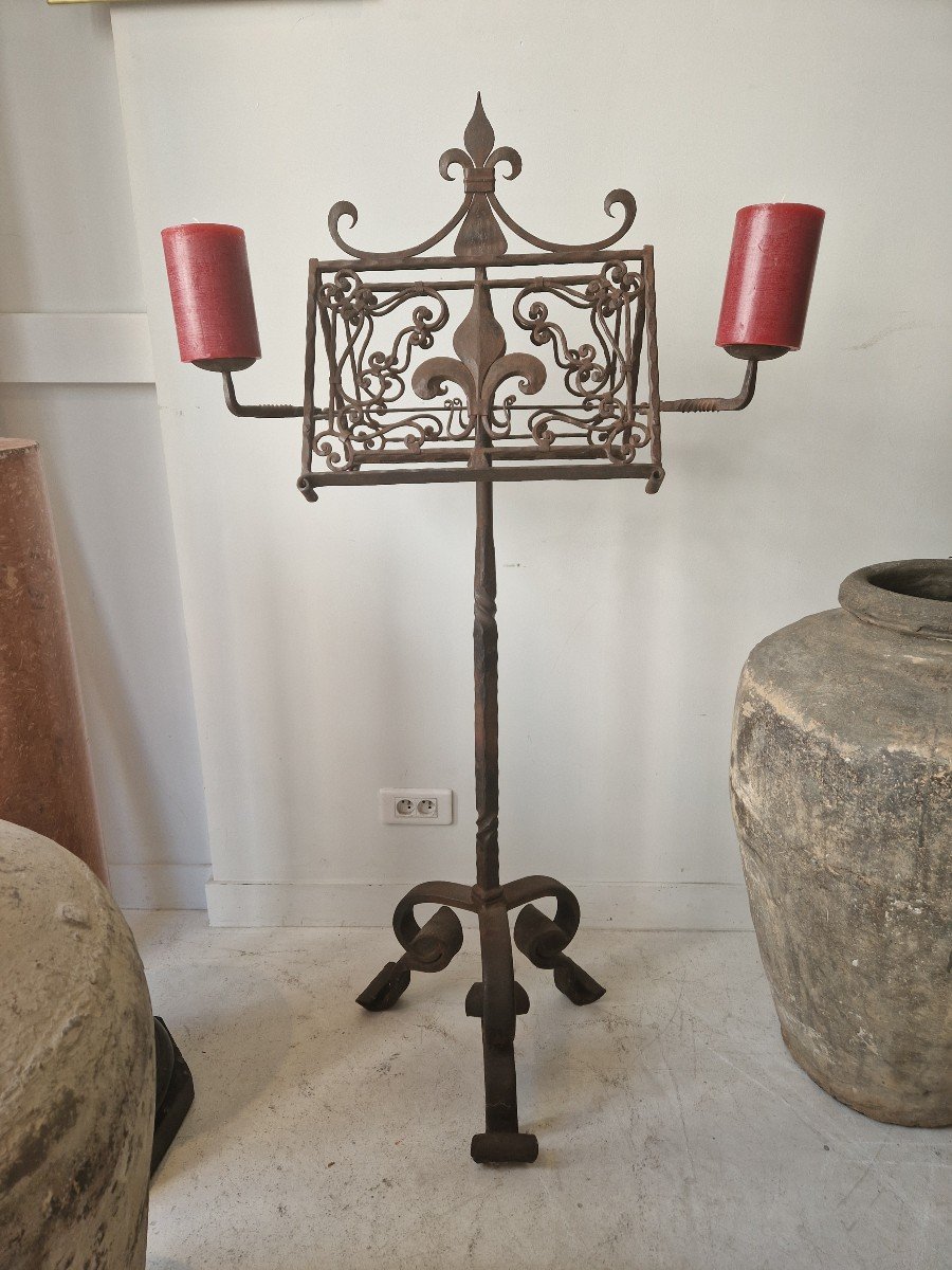 Lutrin En Fer Forgé a  décor de fleurs de lys Circa 1930