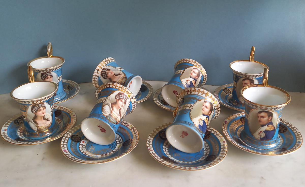 Capodimonté , service à café de 8 tasses et sous tasses aux décors de Napoléon et Joséphine