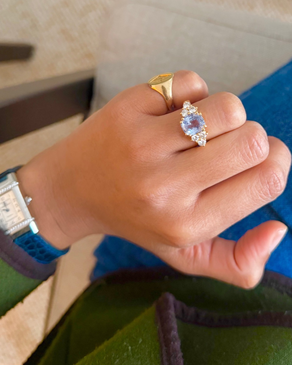 Ring In Yellow Gold, Sapphire And Diamonds-photo-2