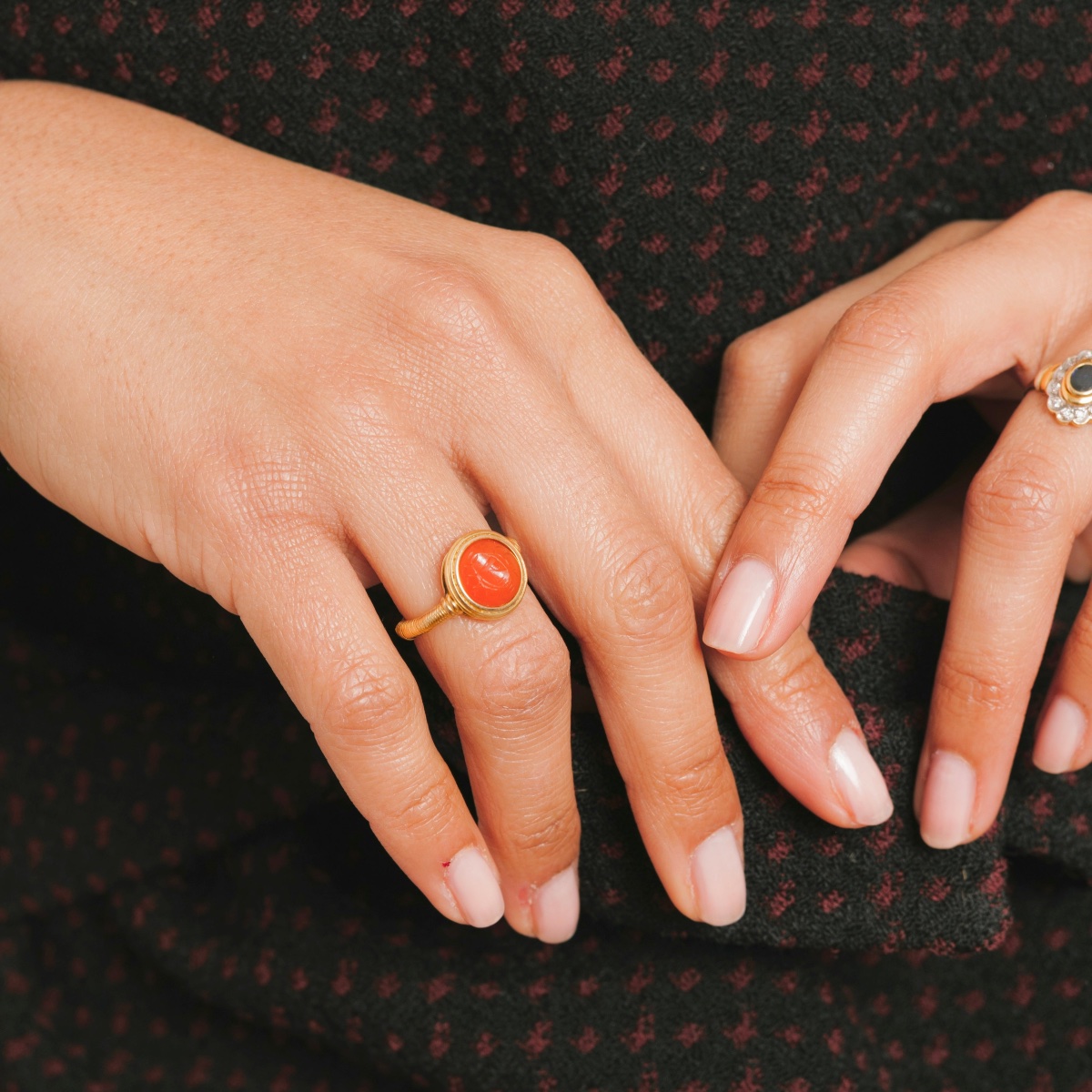 Scarab Ring In Yellow Gold And Carnelian-photo-4