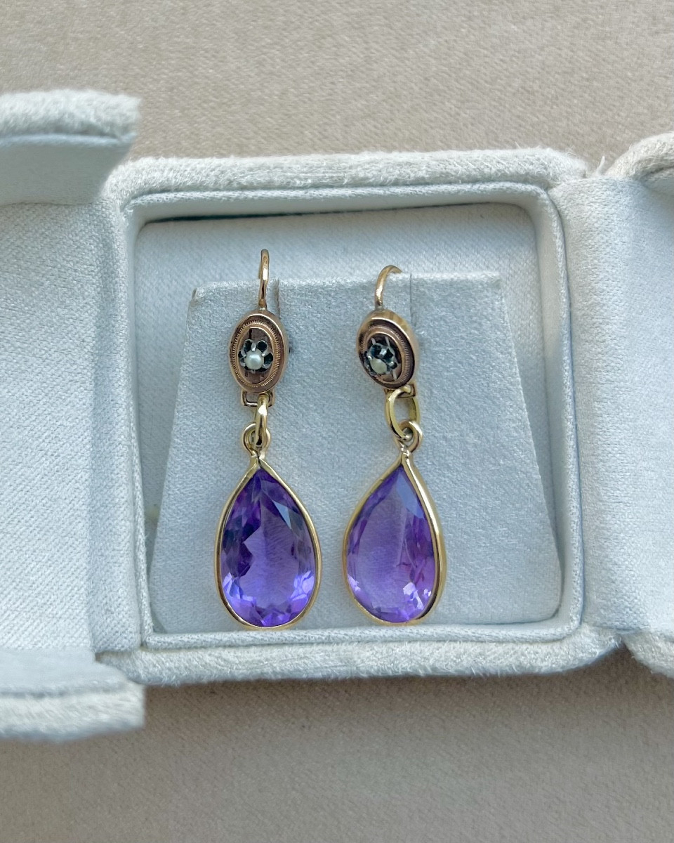 Boucles d’oreilles anciennes en or rose améthystes et perles
