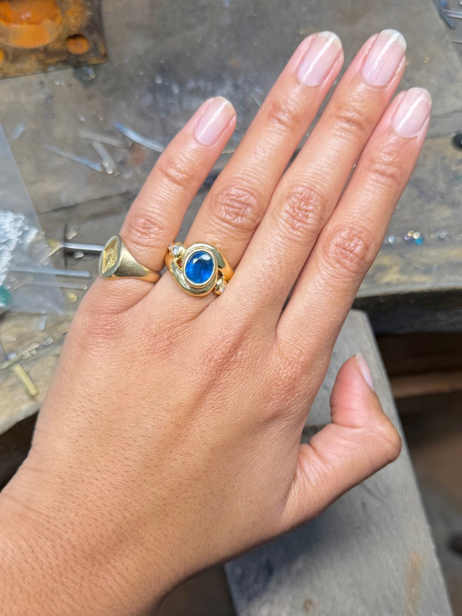 Tourbillon Ring In Yellow Gold With Sapphire And Diamonds-photo-4