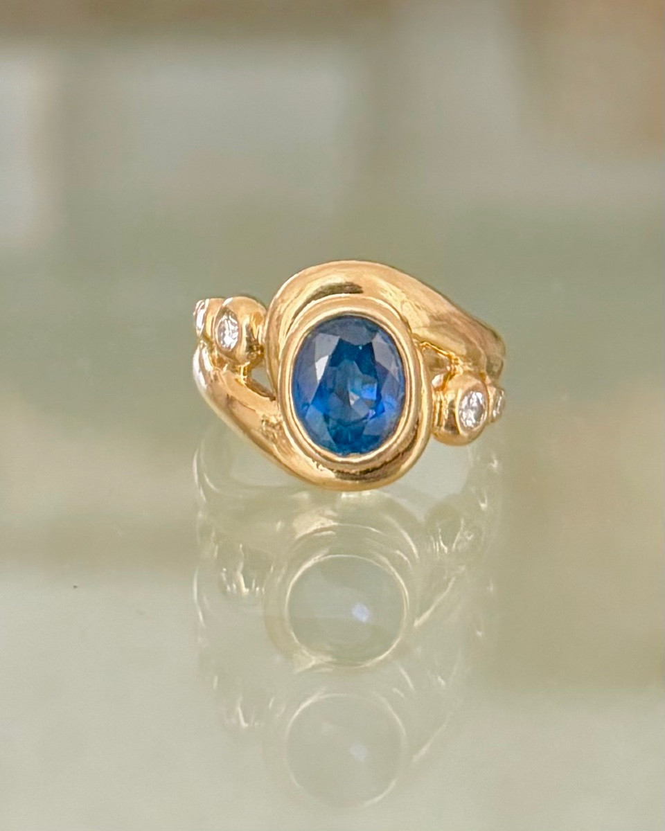 Tourbillon Ring In Yellow Gold With Sapphire And Diamonds-photo-1