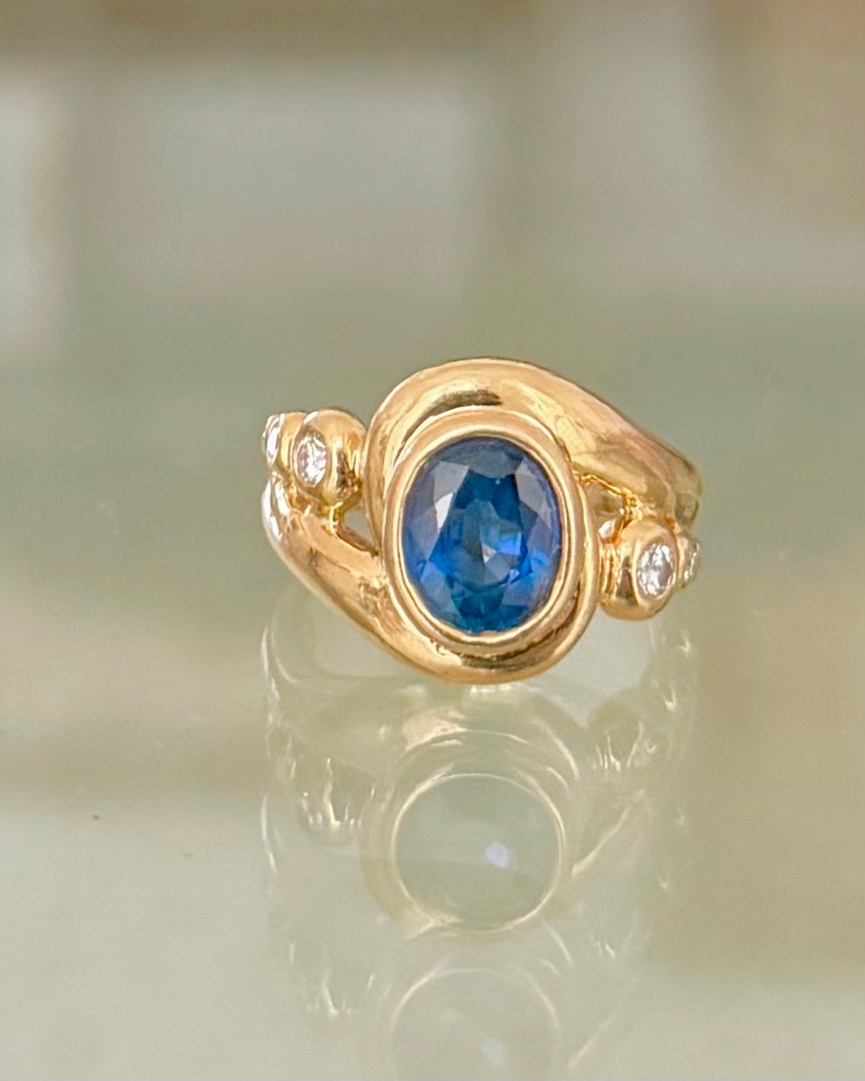 Tourbillon Ring In Yellow Gold With Sapphire And Diamonds-photo-2