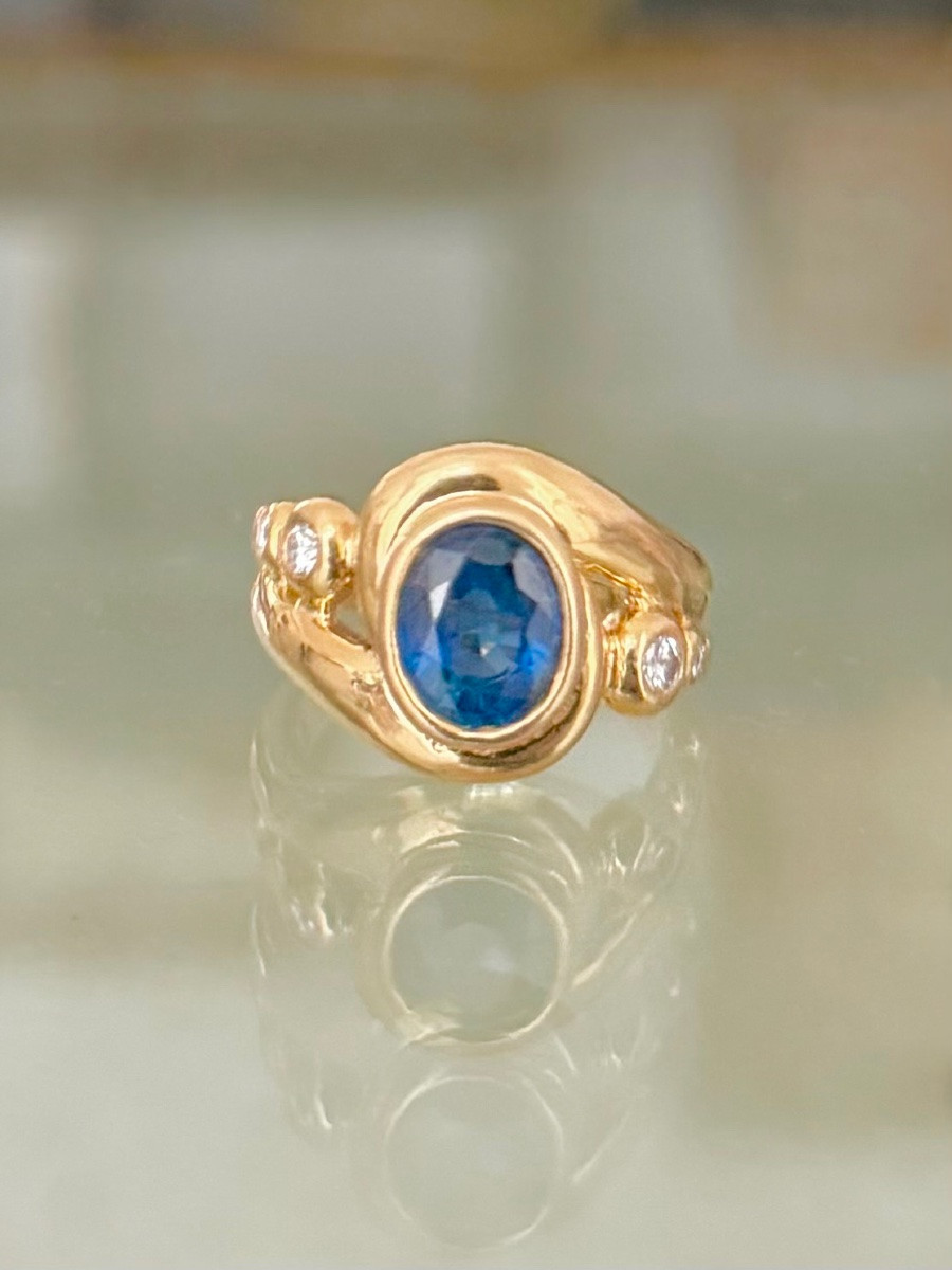 Tourbillon Ring In Yellow Gold With Sapphire And Diamonds-photo-3
