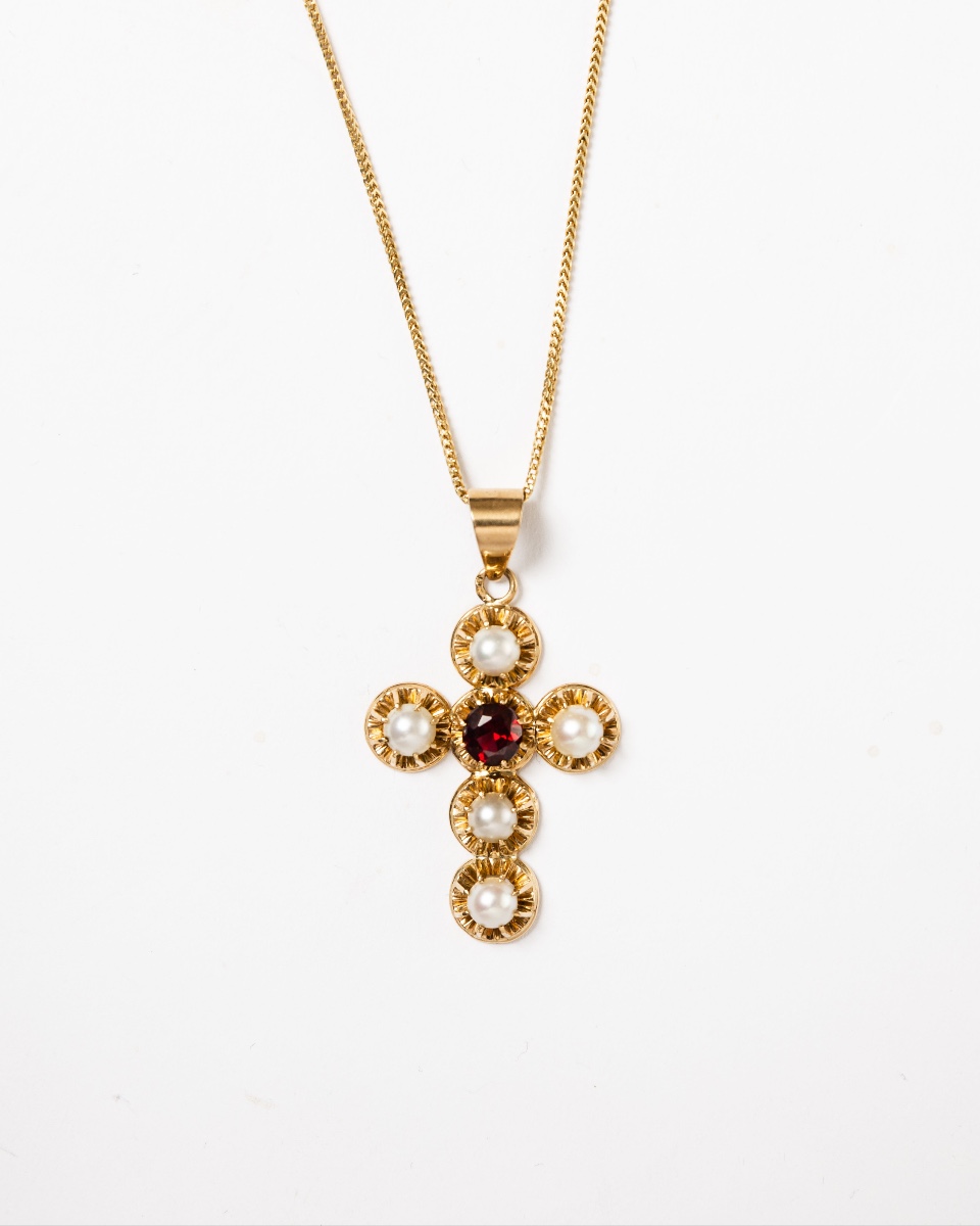 Chain And Cross In Yellow Gold, Garnet And Pearls
