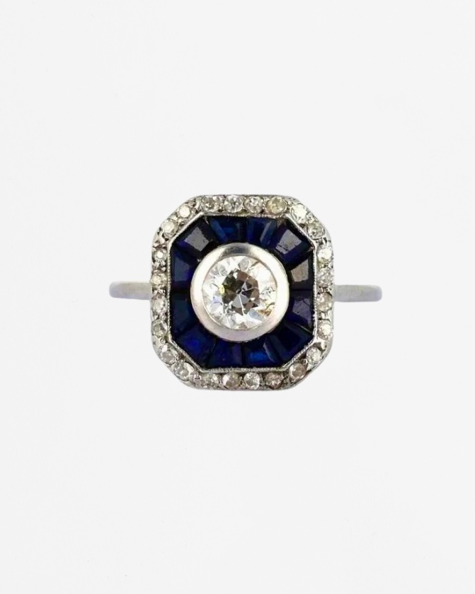 Bague Art déco en platine, saphir et diamants