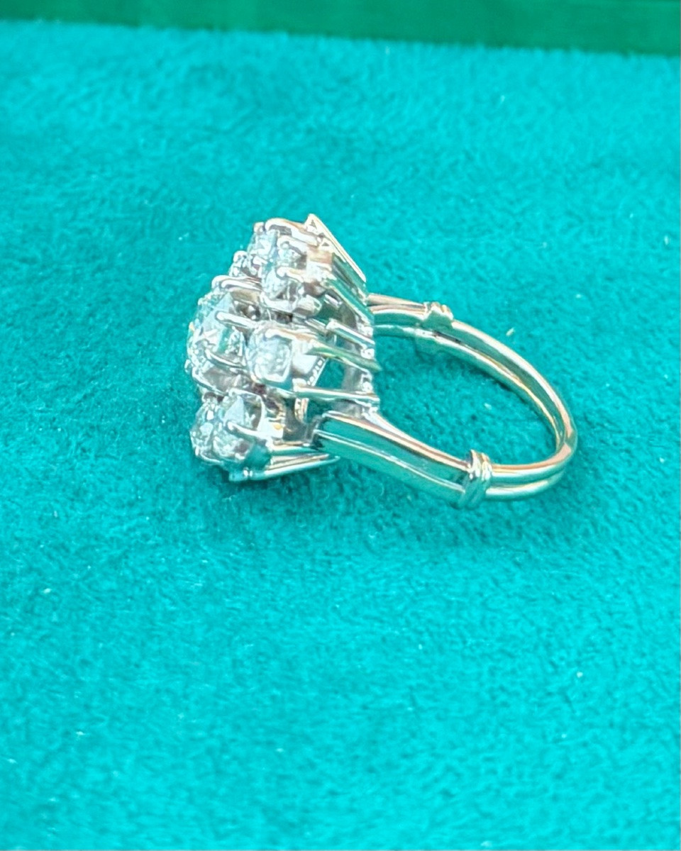 Bague Marguerite en platine, et diamants 2,75 carats.-photo-2