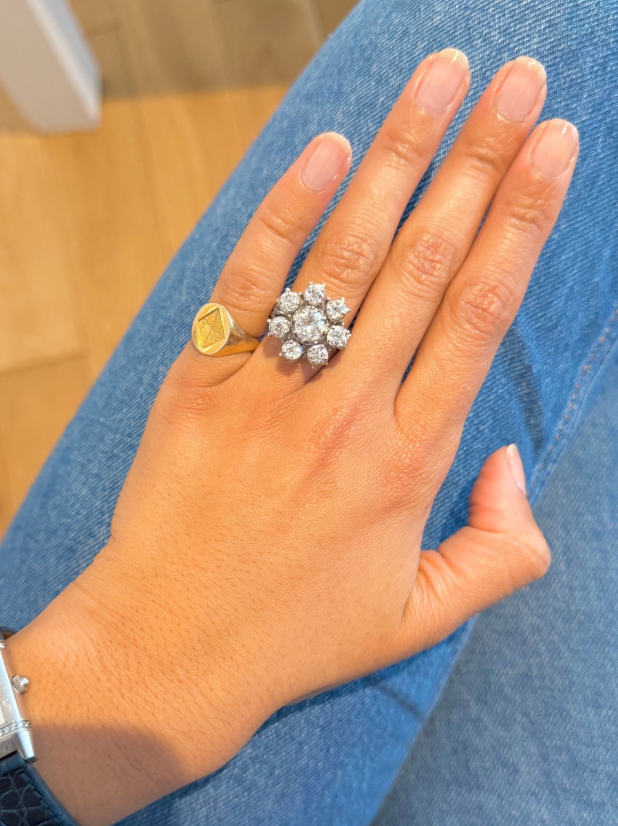 Bague Marguerite en platine, et diamants 2,75 carats.