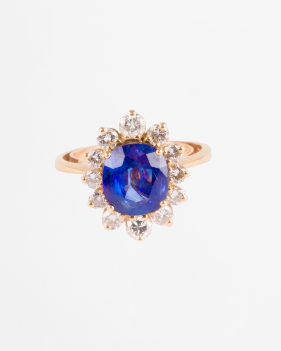  Daisy Ring In Yellow Gold, Sapphire And Diamonds