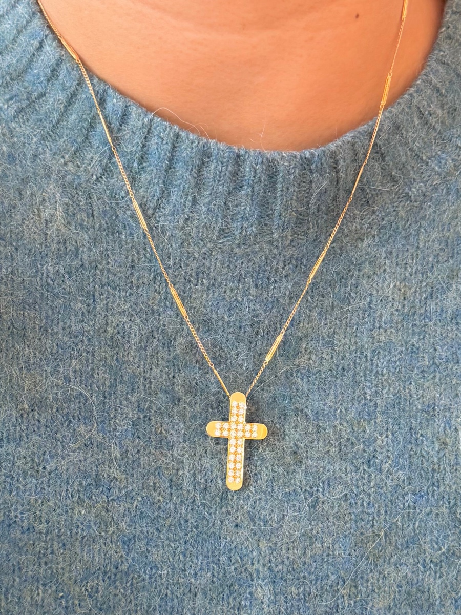 Cross And Chain In Yellow Gold And Diamonds