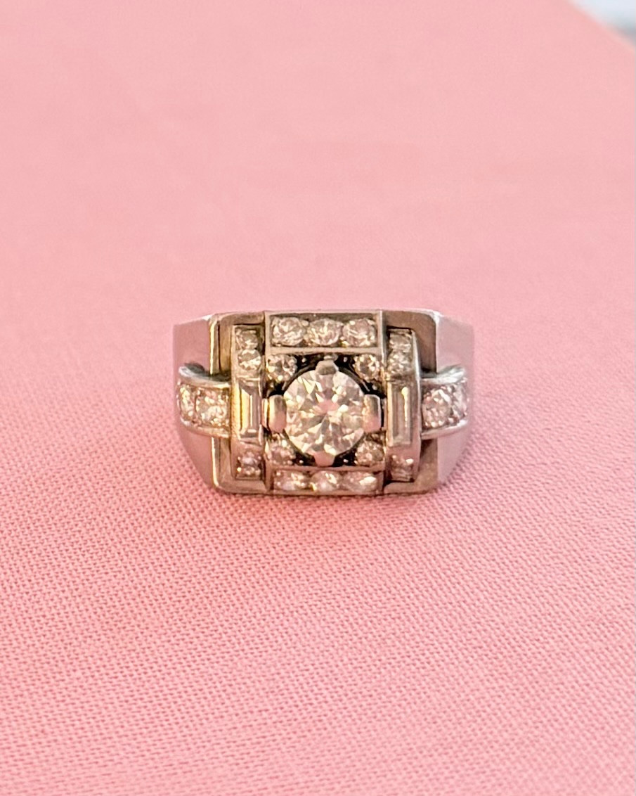 Bague Chevalière en platine et diamants