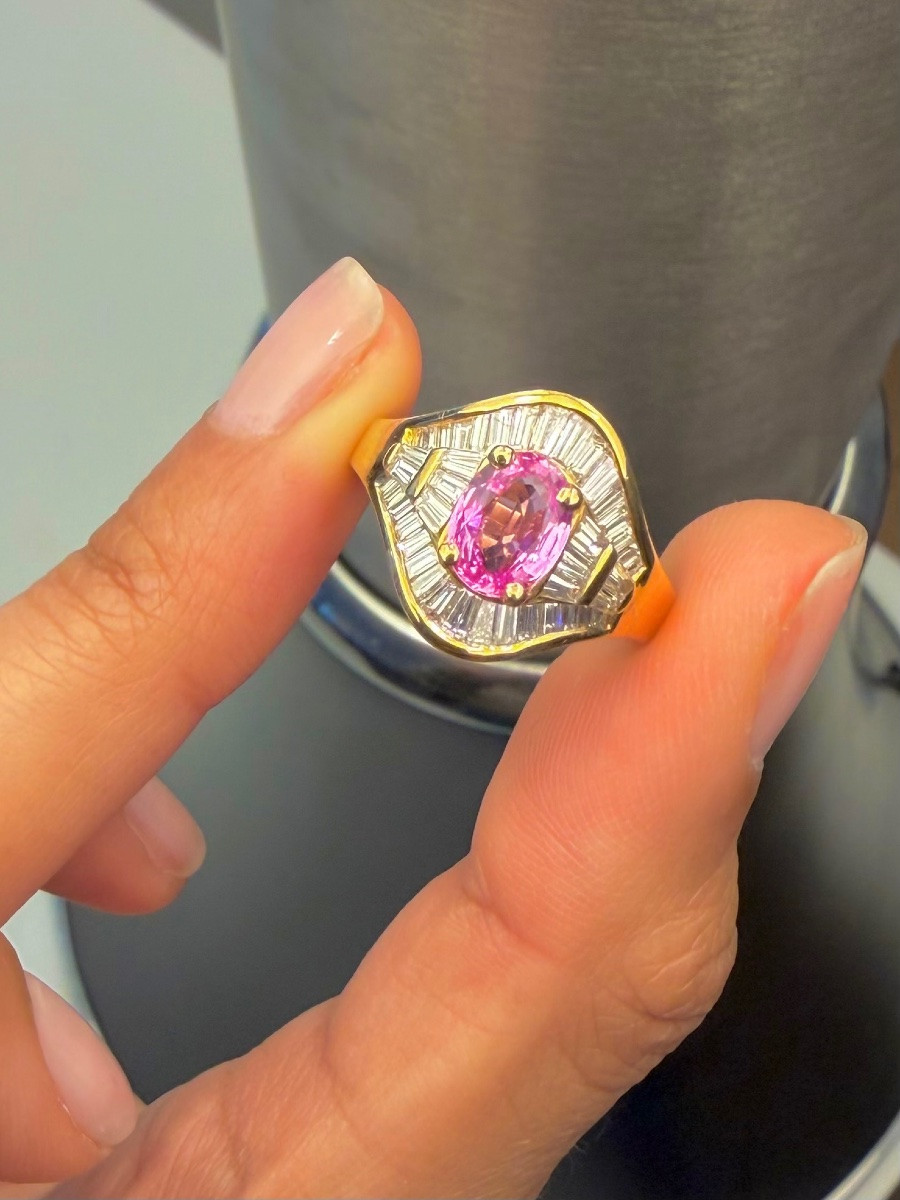 Ring In Yellow Gold, Pink Sapphire And Diamonds-photo-3