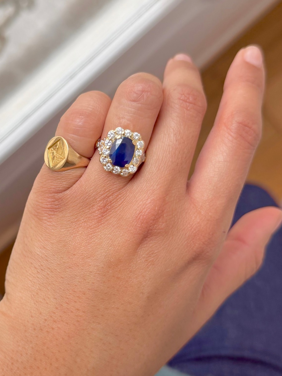 Yellow Gold Ring With Sapphire And Diamonds-photo-3