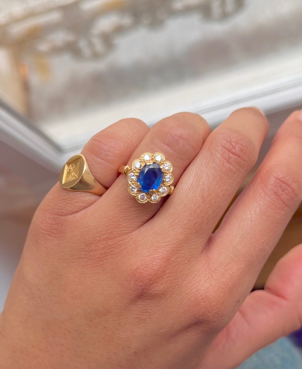 Daisy Ring In Yellow Gold, Sapphire And Diamonds-photo-2