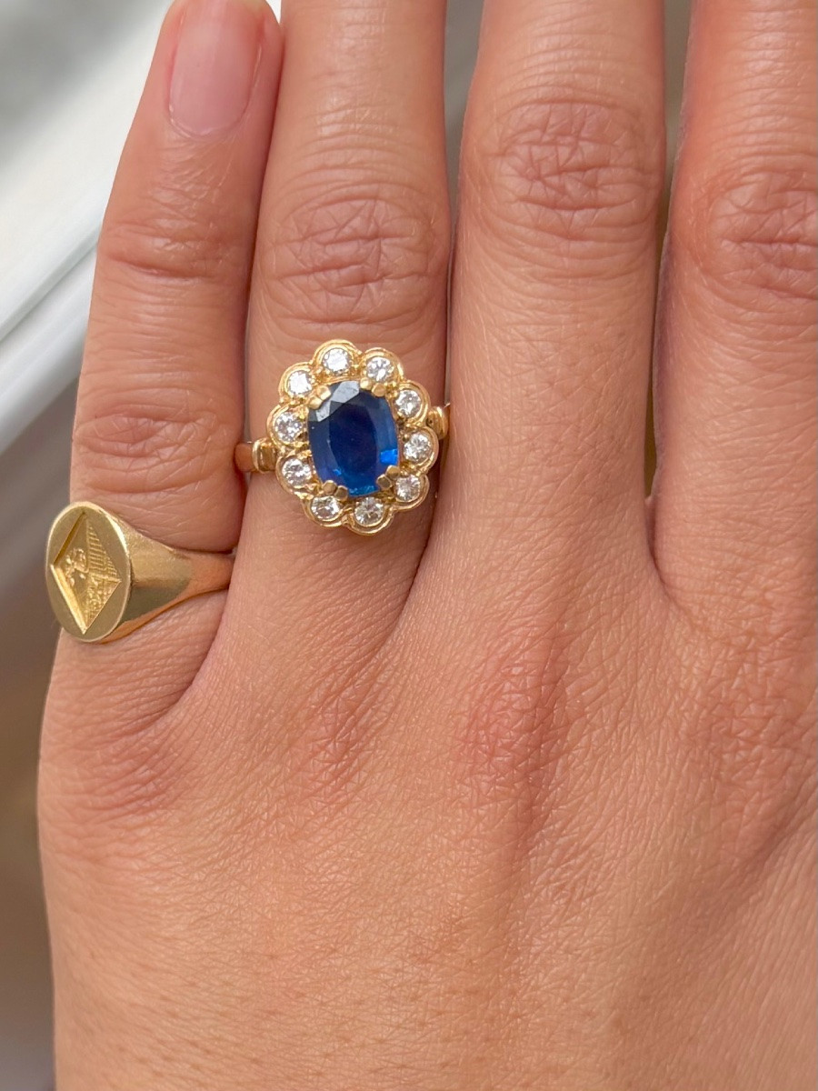 Daisy Ring In Yellow Gold, Sapphire And Diamonds-photo-3